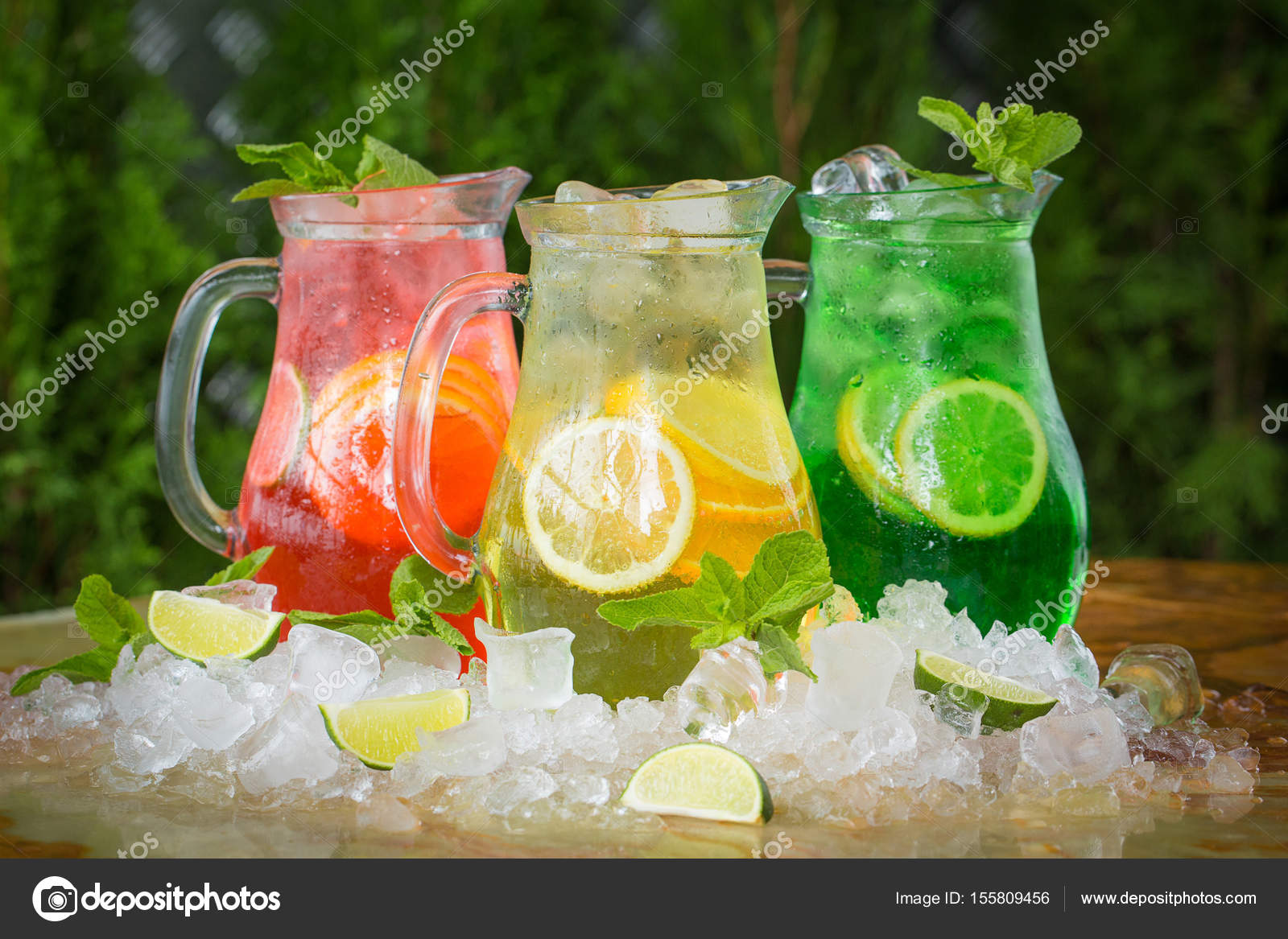 Summer cocktails in jugs in the ice with lime and mint, sangria — Stock