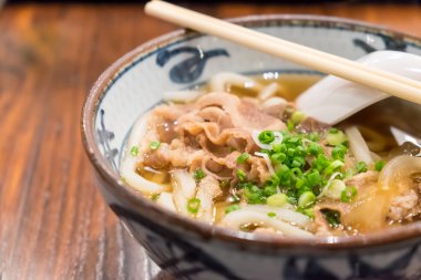 Sığır eti Udon Japon yemekleri