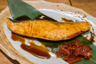 teriyaki soslu somon biftek