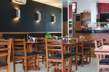 Bulanıklık restoranda boş