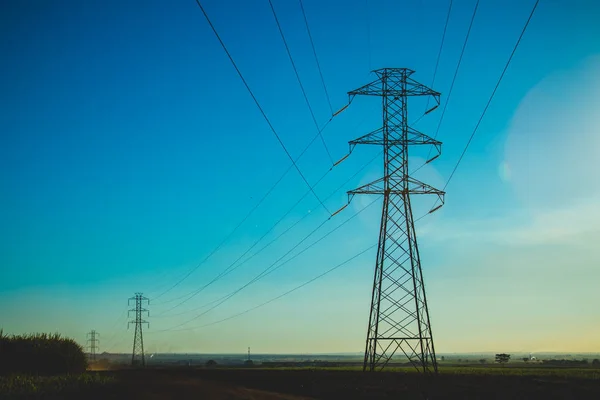 Eletrical nätverk pylon — Stockfoto