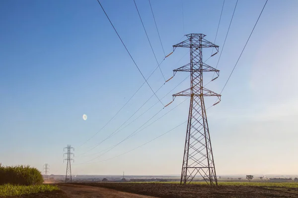 Eletrical nätverk pylon — Stockfoto