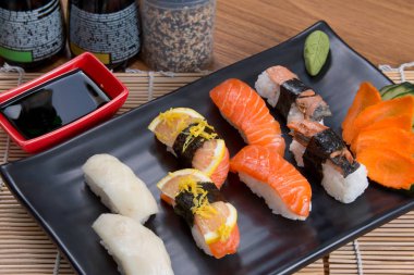 Sashimi ve suşi rulo