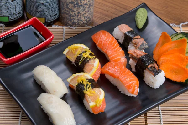 Sashimi ve suşi rulo