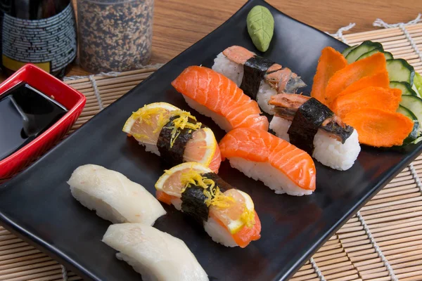 Sashimi ve suşi rulo