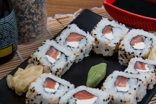 Japansk mat uramaki — Stockfoto