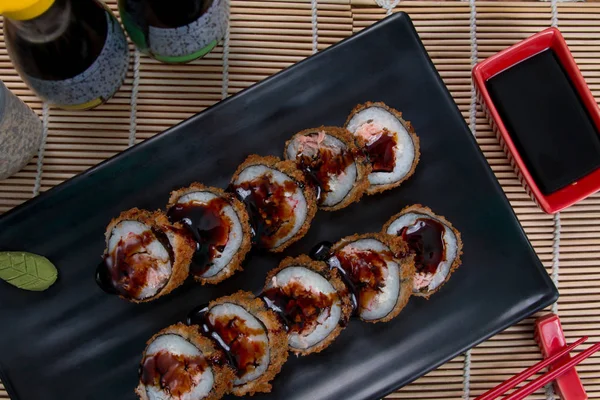 sıcak Japon suşi roll