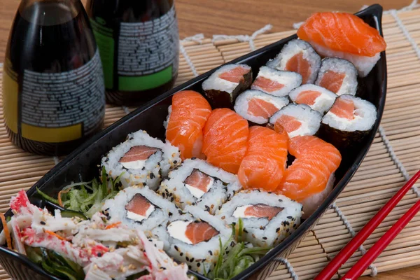 Barco de comida japonesa — Foto de Stock