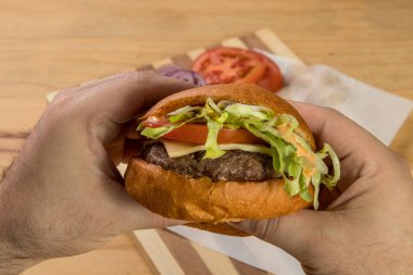 Burger aperatif holding