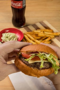 Burger aperatif holding