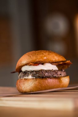 Burger aperatif holding