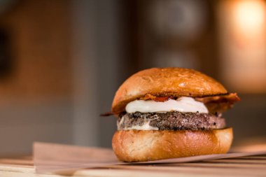 Burger aperatif holding