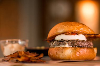 Burger aperatif holding