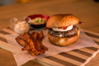 Burger aperatif holding