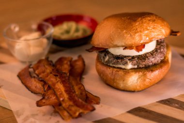 Burger aperatif holding