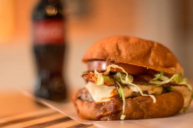 Burger aperatif holding