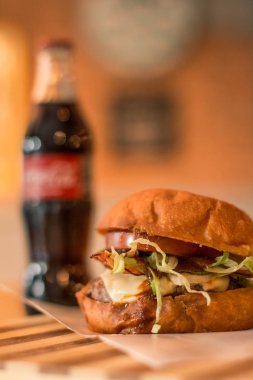 Burger aperatif holding