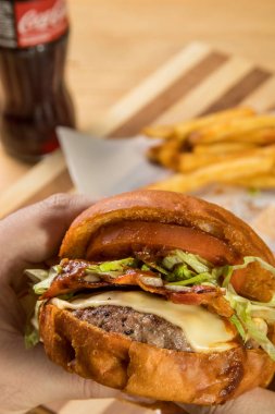 Burger aperatif holding