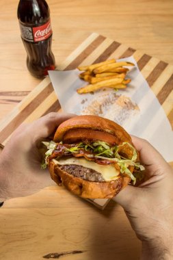 Burger aperatif holding