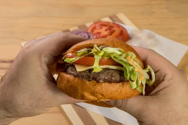 Burger aperatif holding