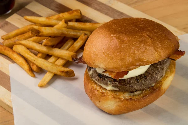 Burger aperatif holding