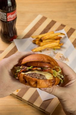 Burger aperatif holding