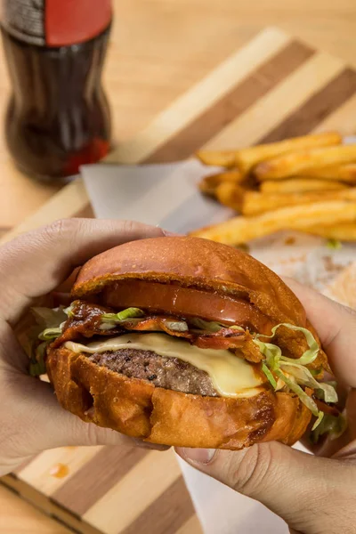 Burger aperatif holding