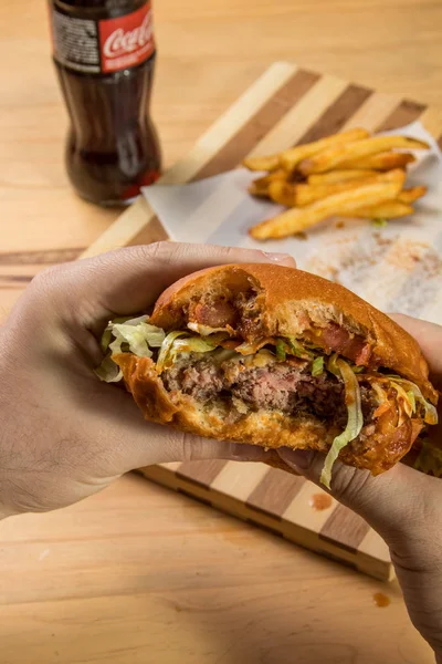 Burger aperatif holding