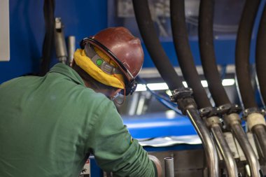 çalışan makine sanayi