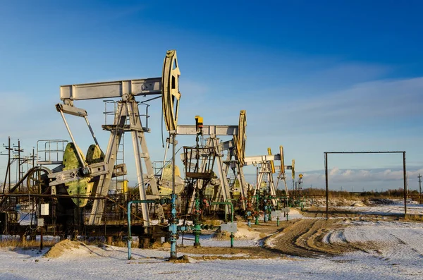 Grup yağ pompaları ve wellheads 