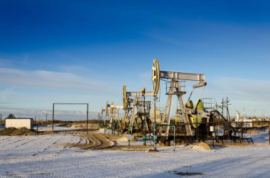 Grup yağ pompaları ve wellheads