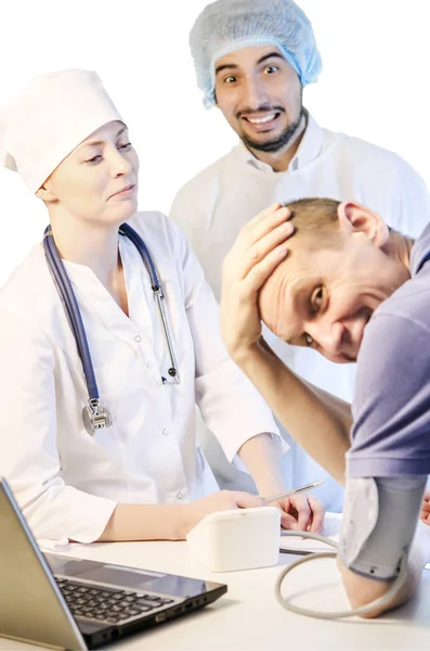 Group portrait of medical doctors and patient — Stock Photo, Image