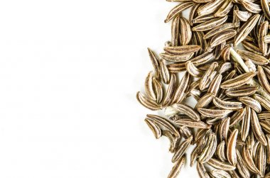 Kimyon tohumları üzerinde beyaz izole Kuru.