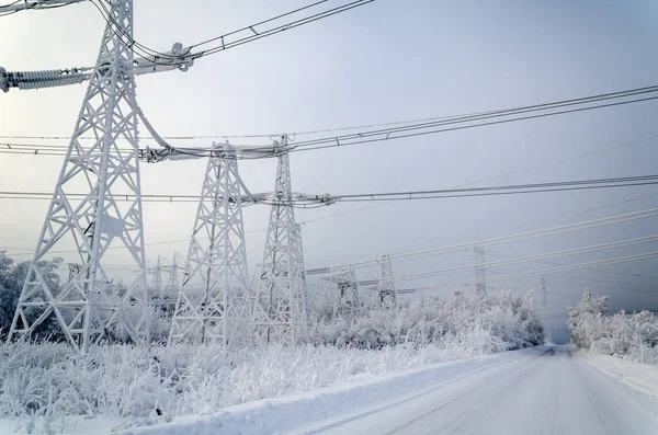 Linhas de transmissão eléctrica — Fotografia de Stock