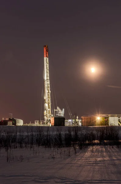 Oilfield in winter night time — Stock Photo, Image