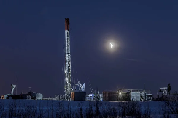 Oilfield in winter night time — Stock Photo, Image