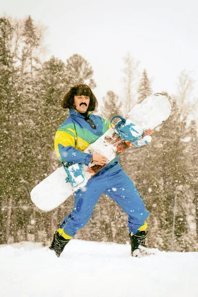 Photo vintage de jeune homme snowboarder — Photo