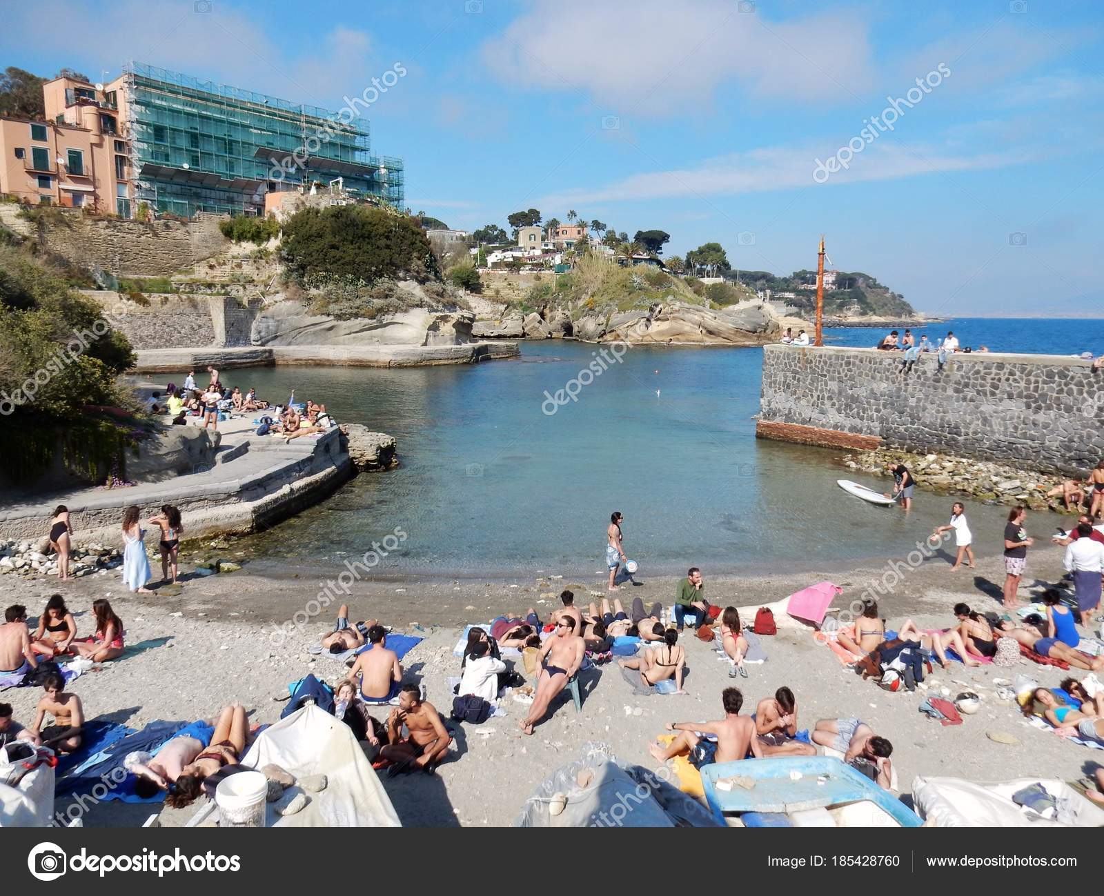 Naples Campanie Italie Mars 2017 Petite Plage Bondée Jeunes