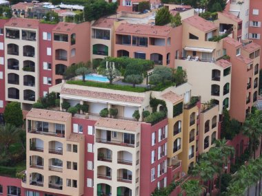 Monte Carlo, Monaco, French Riviera, Fransa - Nisan 11, 2009: Penthouse Fontvieille Port Palace Square Monako görüntülendi bakan Yüzme havuzlu