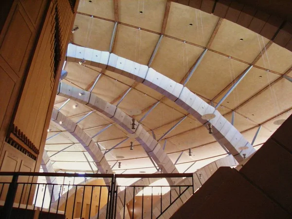 屋根サポートの施工詳細アーチ教会内のサン ジョバンニ ロトンド フォッジャ プーリア イタリア 2007 — ストック写真