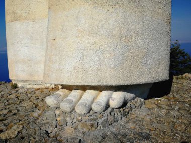 Maratea, Potenza, Basilicata, İtalya - 4 Haziran 2017: ayrıntı heybetli heykel üzerinde en yüksek noktası, Monte San Biagio kurtarıcı İsa'nın ayak.