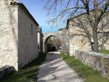 Altilia, Sepino - 8 Mart 2018: Porta Tammaro, Samnit küçük Roma şehir kökenli kere görüntülendi