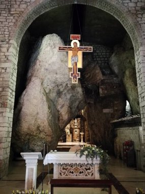 Sassinoro, Benevento - apsis alan ile Santa Lucia kutsal Altar oyulmuş kaya içine bahar nerede su gushes