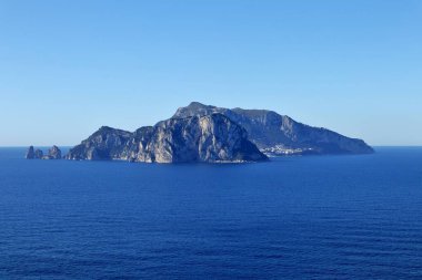 Sahip Lubrense, Campania, İtalya - 15 Şubat 2020 Punta Campanella 'dan Capri Adası