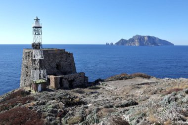 Sahip Lubrense, Campania, İtalya - 15 Şubat 2020 Punta Campanella 'dan Capri Adası