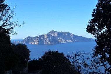 Sahip Lubrense, Campania, İtalya - 15 Şubat 2020 Punta Campanella 'dan Capri Adası