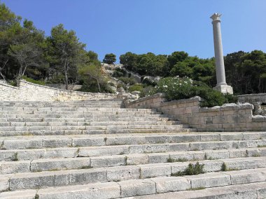 Santa Maria di Leuca, Lecce, Puglia, İtalya - 27 Ağustos 2019: Apulian Su kemerinin anıtsal çeşmesinin parıltısı