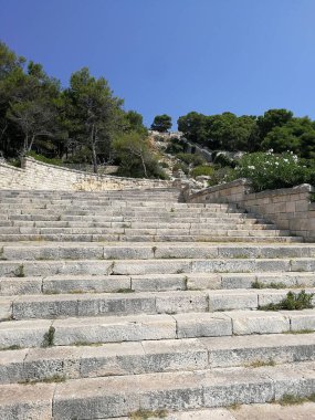 Santa Maria di Leuca, Lecce, Puglia, İtalya - 27 Ağustos 2019: Apulian Su kemerinin anıtsal çeşmesinin parıltısı