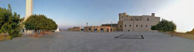 Santa Maria di Leuca, Lecce, Puglia, İtalya - 27 Ağustos 2019: Santa Maria de Finibus Terrae Sığınağı 'ndan panoramik fotoğraf