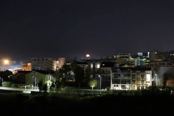 Benevento Campania Aprile 2020 Panorama Notturno Con Luna Piena Lungocalore — Foto Stock